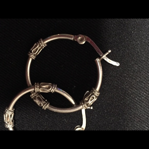 Beautiful 925 Sterling silver hoop earrings with thai design - Picture 3 of 7